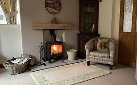 Picturesque Stone Cottage In The Heart Of North Yorkshire Village - Hideaway Cottage
