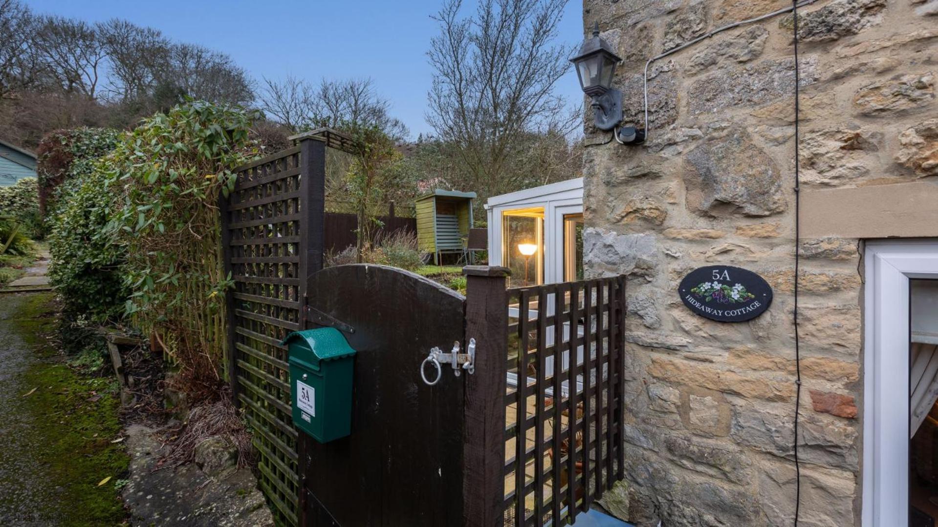 Picturesque Stone Cottage In The Heart Of North Yorkshire Village - Hideaway Cottage Exterior photo