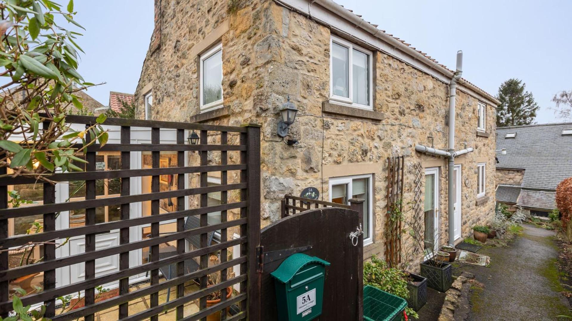 Picturesque Stone Cottage In The Heart Of North Yorkshire Village - Hideaway Cottage Exterior photo